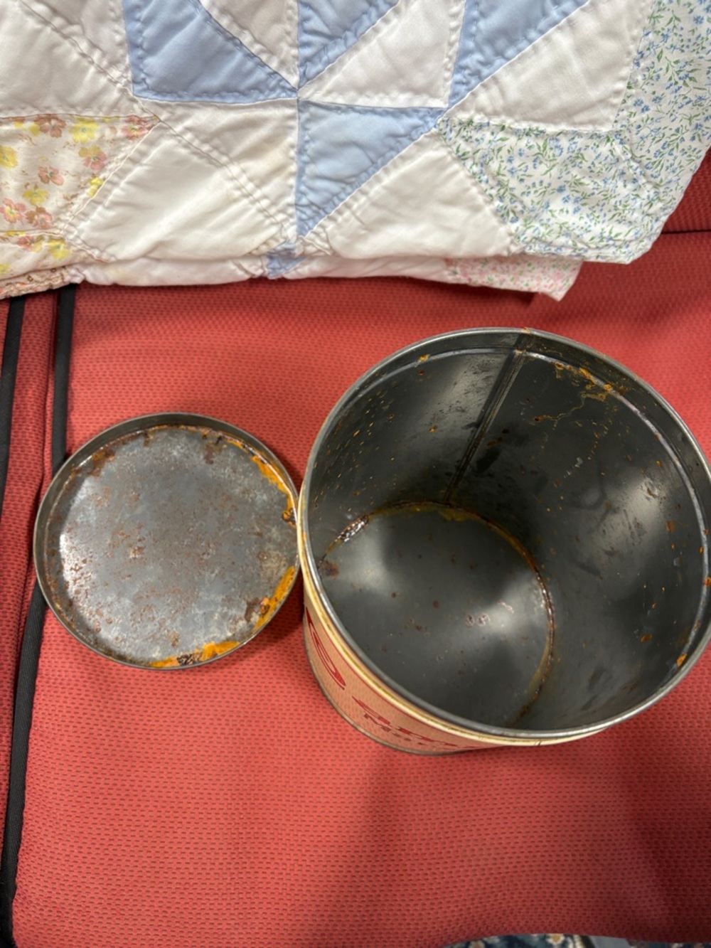 Campfire Marshmallows Vintage Style Tin - Cream with Red Accents - Picture 5 of 5
